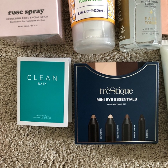 FabFitFun Bundle! - Picture 7 of 7